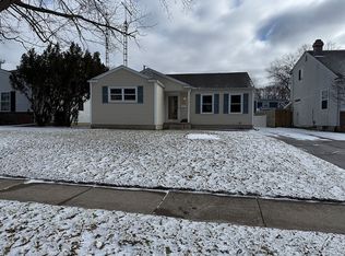 5208 Oakridge Dr, Toledo, OH 43623