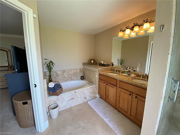 5th image of 2818 Surfside Blvd