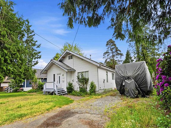 2nd image of 11328 Maple Cres