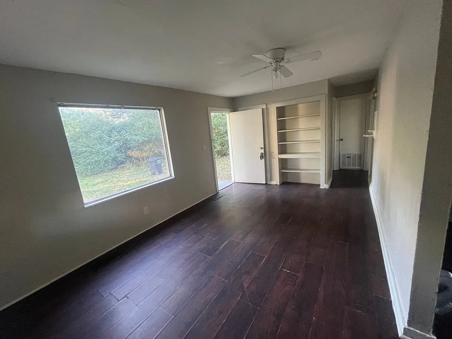 cute little 1 bed 1 bath home — Photo 3