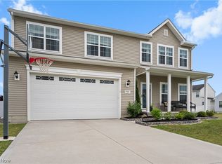 37505 Hunter Lake Dr, North Ridgeville, OH 44039