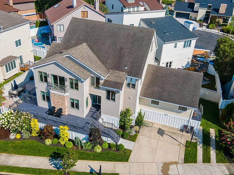7600 Bayshore Dr — Photo 2