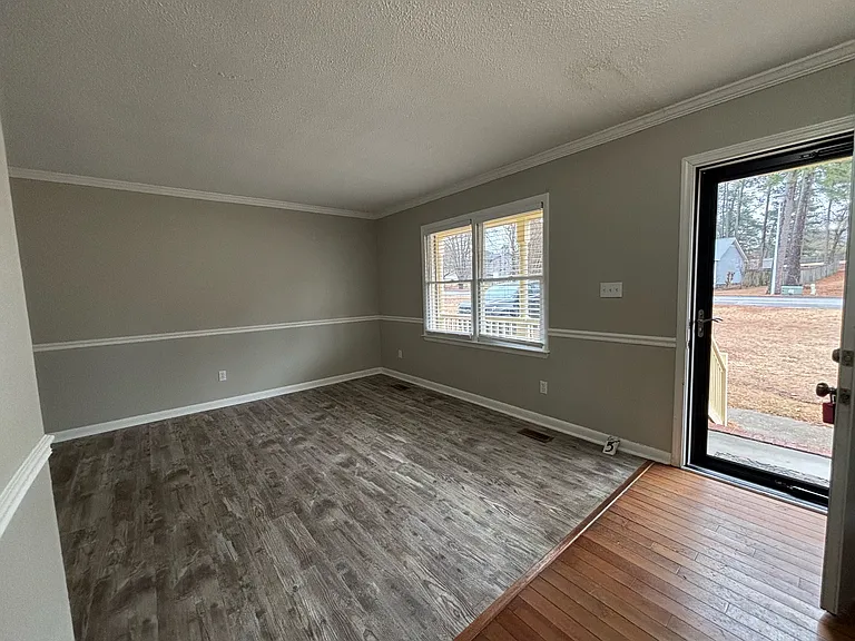 6658 Vaughn Rd — Photo 6