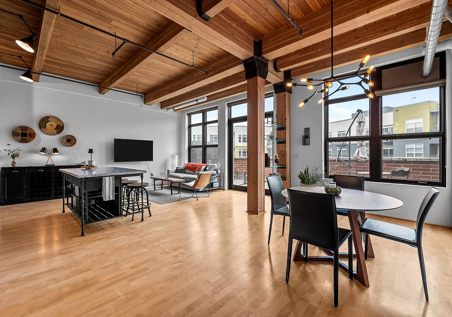 Luxury Ballpark Condo with Rare Short-Term Lease Opportunity — Photo 3