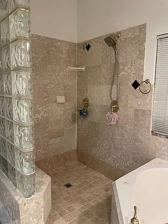5 bed, 2396 sqft, $1,500 — Photo 2