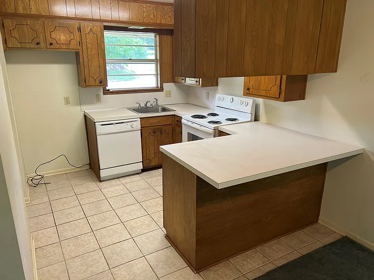 517 S Hill Ave — Photo 5