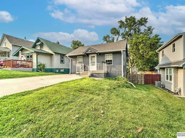 3836 Grover St, Omaha, NE 68105