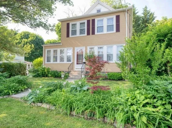 24 Pierce Ct, Weymouth, MA 02191