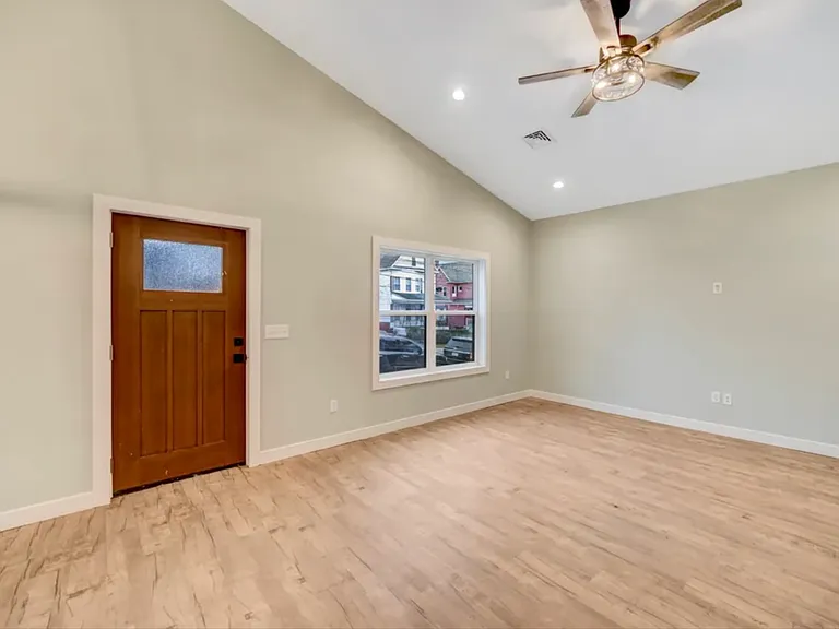 627 Prescott Ave #1 — Photo 6