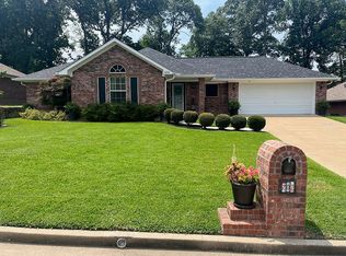 202 Homestead Dr, Palestine, TX 75801