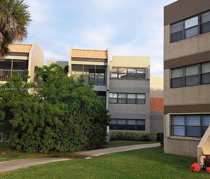 230 Lakeview Dr #310 — Photo 28