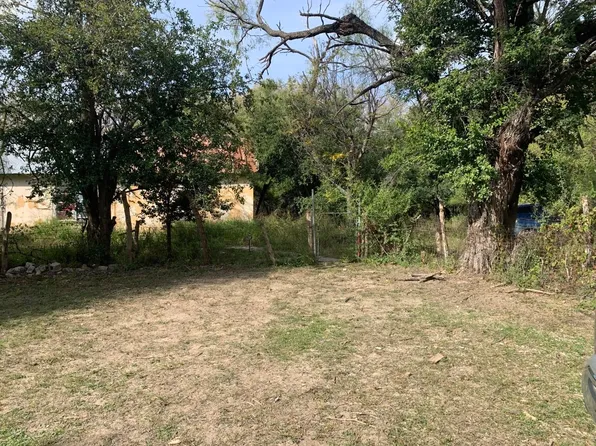 102 Flores St, Del Rio, TX 78840