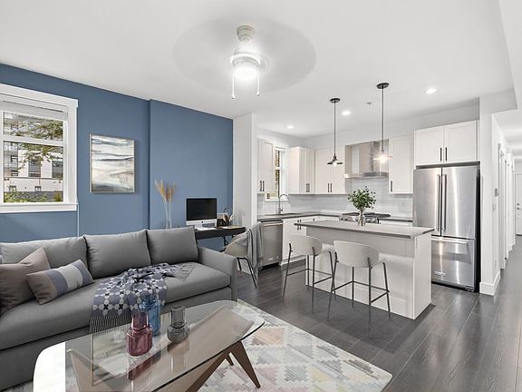 5th image of 110-16528 24a Ave #110