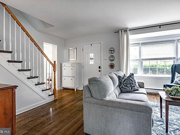 4th image of 1733 Hawthorne Ave