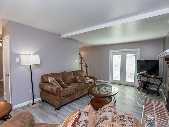 3rd image of 6161 Winding Hills Dr
