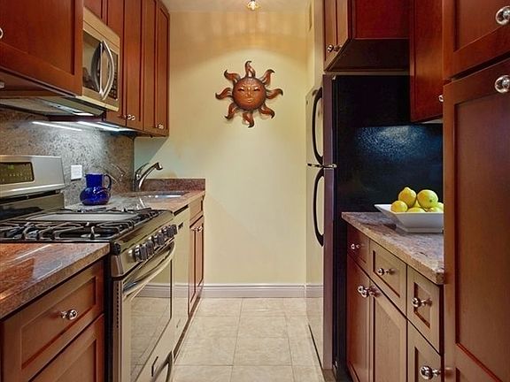 3rd image of 61 W 62nd St APT 6A