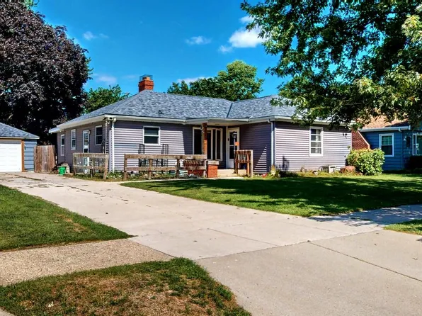 1227 E Memorial DRIVE, Janesville, WI 53545