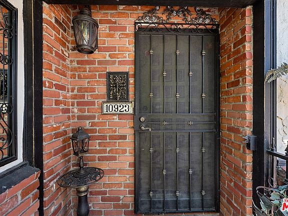 4th image of 10923 Hopland St