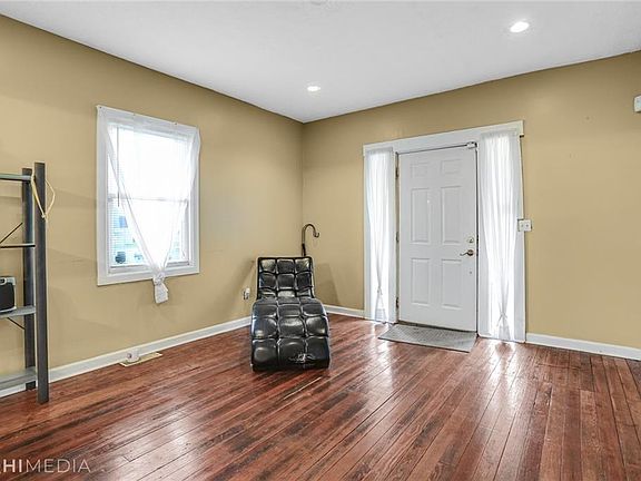 4th image of 1015 N Tremont St