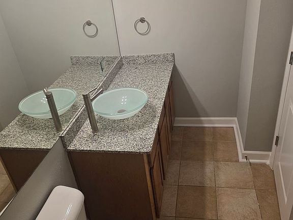 5th image of 5630 Pershing Ave Unit 40