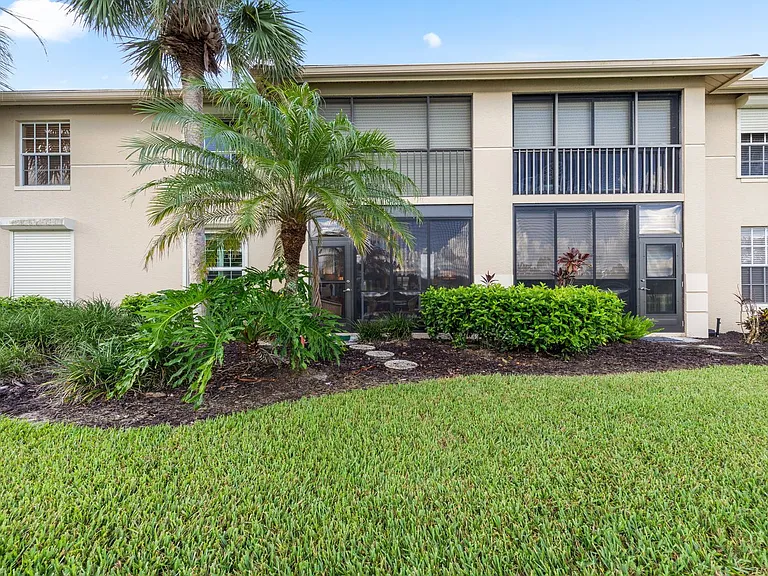 4201 Sawgrass Point Dr #102 — Photo 23