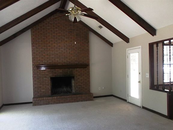 3rd image of 424 Bradford Dr