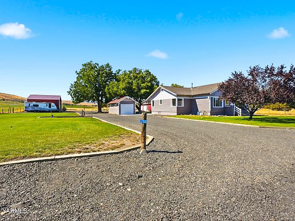 3rd image of 253 Sprague Rd