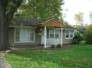 16261 W Des Plaines Dr, Libertyville, IL 60048