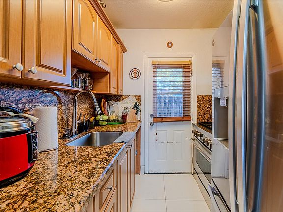3rd image of 1255 W 49th Pl APT B102