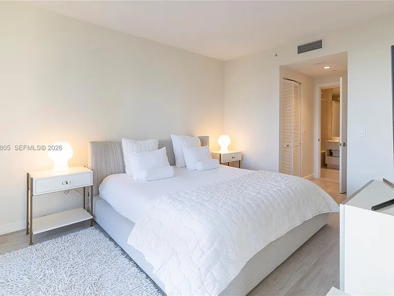 55 SW 9th St #3404 — Photo 11