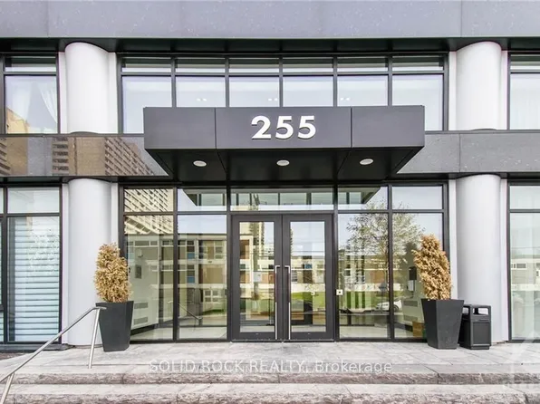 255 Bay St #213, Ottawa, ON K1R 0C5