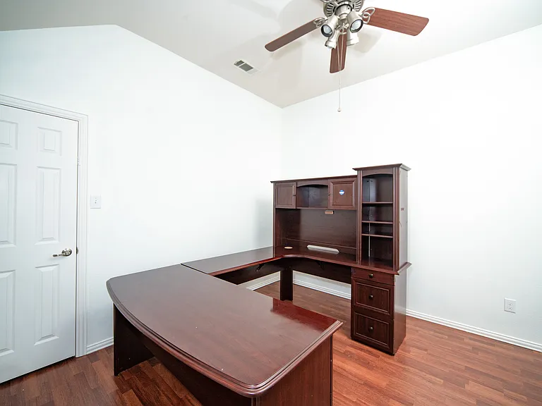 2708 Comanche Trl — Photo 17