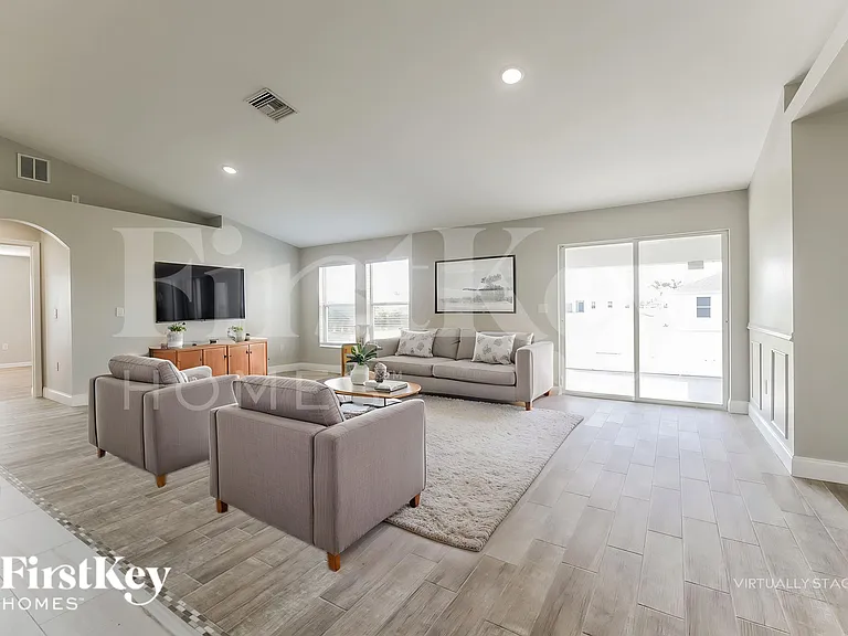 2519 NW 7th St — Photo 4