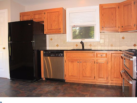 3rd image of 1008 N Broom St