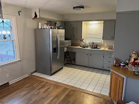 5th image of 2806 Clay St