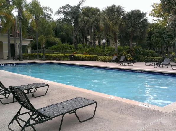 630 S Park Rd #211-3, Hollywood, FL 33021