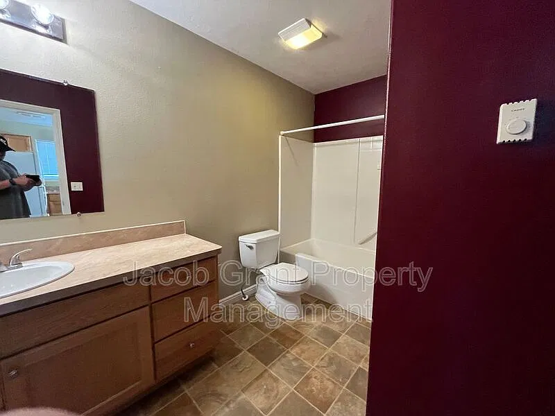 2 bed, 1.0 bath, 765 sqft, $950 — Photo 4
