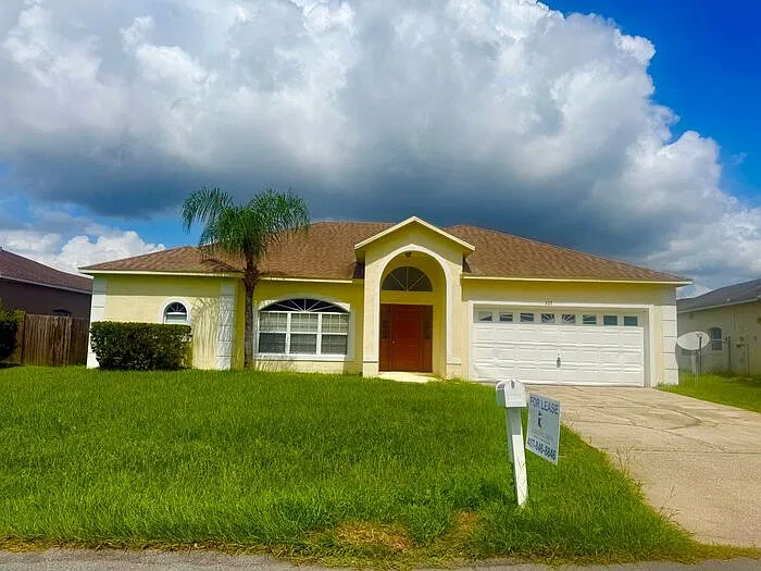 3 bed, 2.0 bath, 1879 sqft, $1,700 — Photo 2