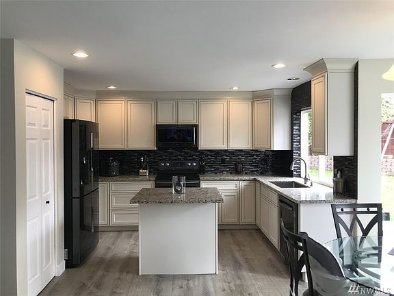 5th image of 10410 Wilderness Ct E