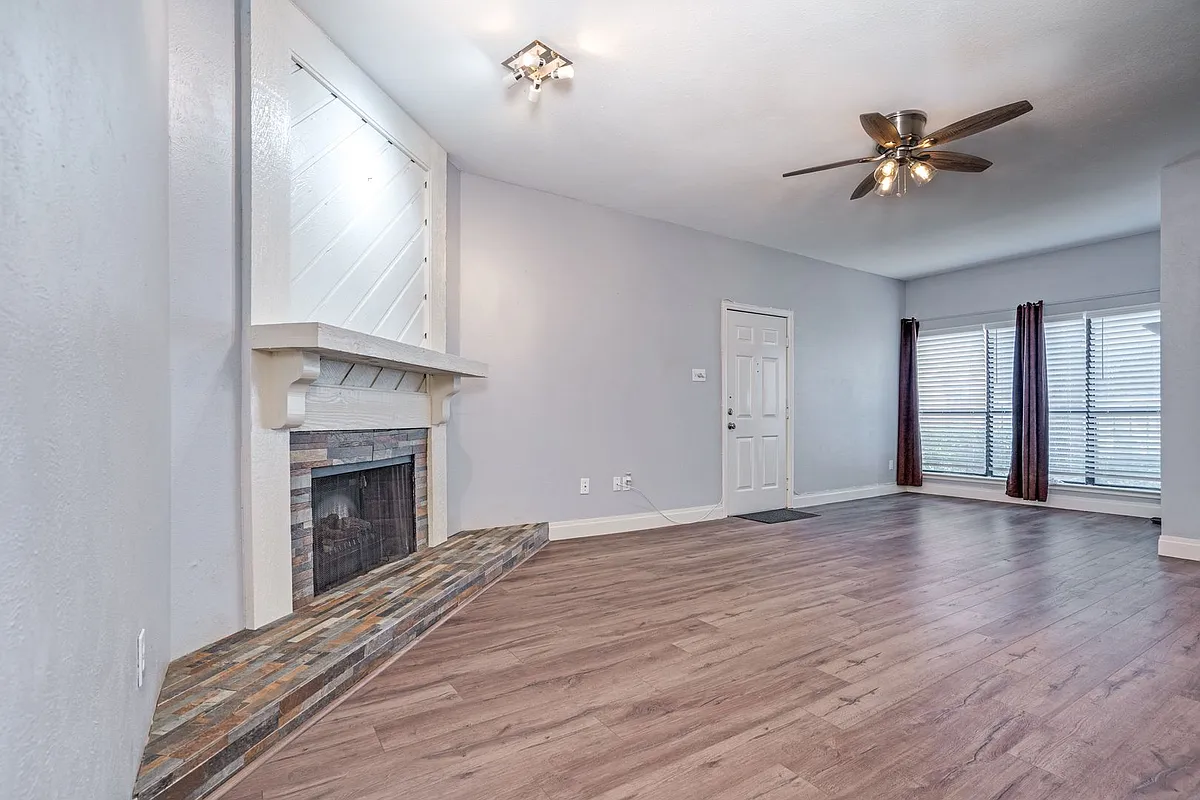 Building Photo - 9254 Forest Ln #107