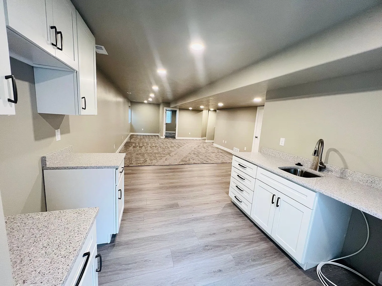 3 Bedrooms 1 Bathroom Basement Apartment — Photo 2