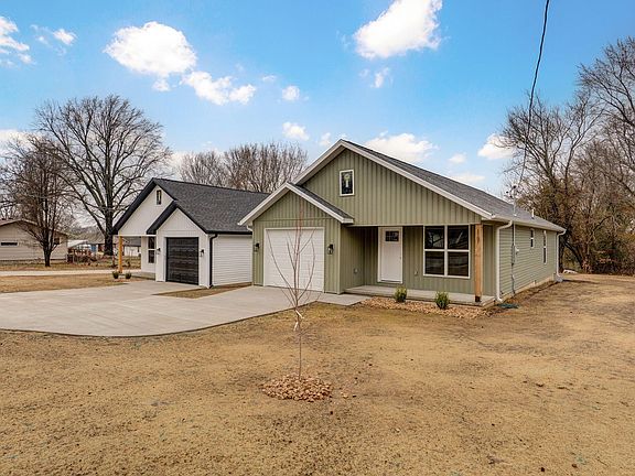 3rd image of 1107 E Smith Street