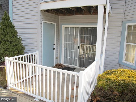 3rd image of 901 Sweetwater Dr