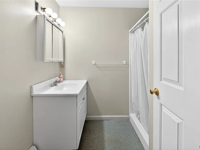 8237 Mantova Dr — Photo 33