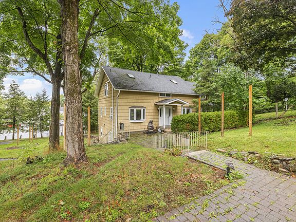 20 Upper Main Street