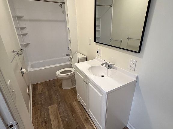 4th image of 481 Meigs St #1