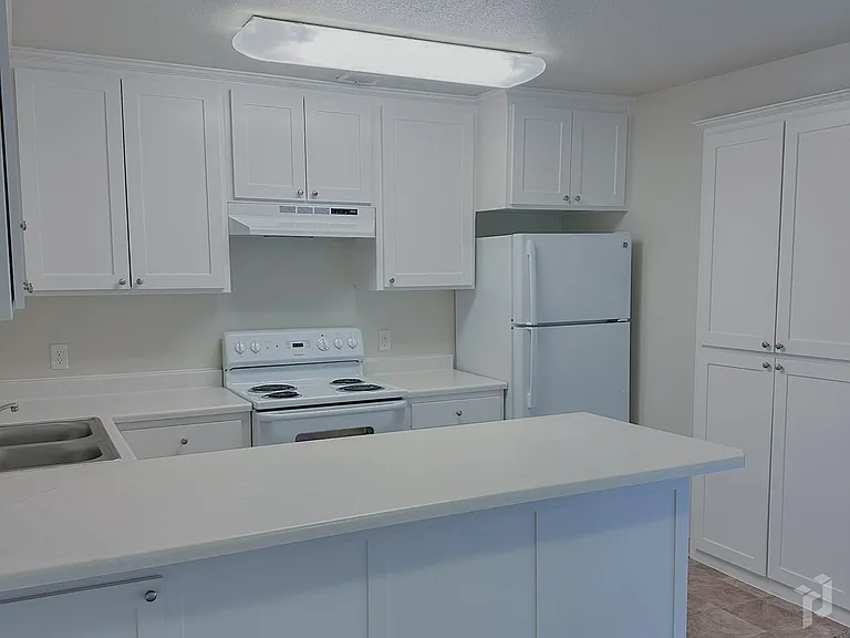Tuscan Villa Apartments — Photo 8