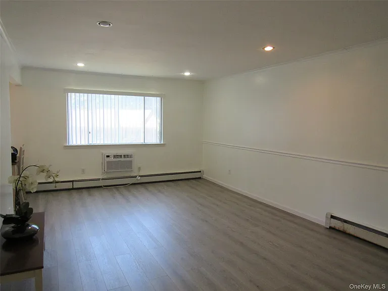 7 N James St #I — Photo 2