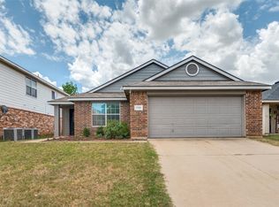 2705 Maegen Cir, Fort Worth, TX 76112