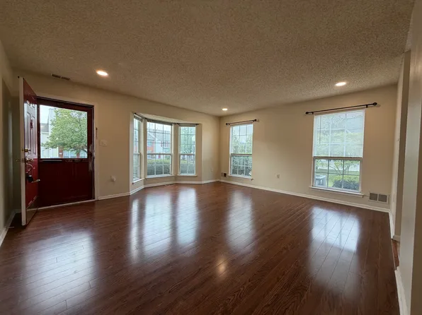 30 Columbus Dr, Franklin Park, NJ 08823